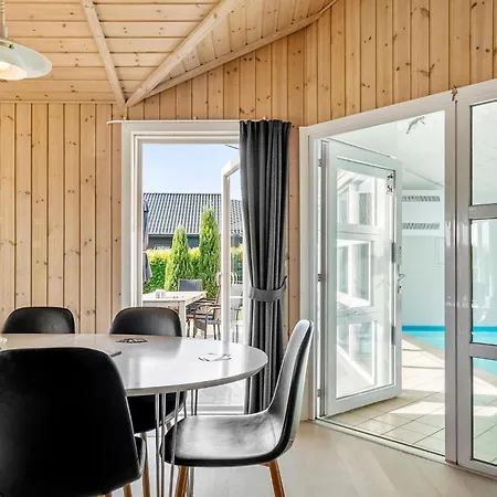 Pet Friendly In With Sauna - F04167 *